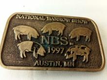 BELT BUCKLE NATIONAL BARROW SHOW AUSTIN MN 1997 LIMITED EDITION # 59 OF 100 DIST BY KATO SPECIALTIES