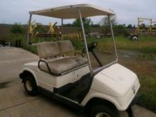 (2) YAMAHA GOLF CARTS,  NON RUNNERS, ONE GAS AND ONE BATTERY POWERED S# N/A