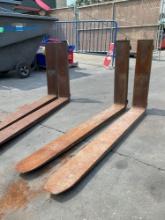 ( 1 ) SET OF FORK ATTACHMENT, APPROX CLASS 3 FORKS...