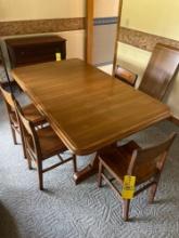Dining room table with 4 chairs and a table leaf