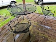 Metal patio tabke with 5 chairs