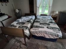 LOT: END TABLE, TABLE LAMP, FLOOR LAMP, BEDSIDE TABLE, 2-TWIN BED FRAMES, 2-WINDHAM MAINE BLANKETS