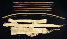 NATIVE AMERICAN BOW AND ARROWS, QUIVER AND BOW