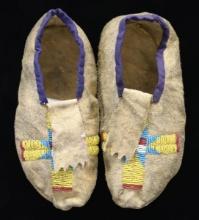 PAIR BEADED NATIVE AMERICAN MOCCASINS.