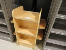 19-INCH SHELVING DISPLAY ON CASTERS