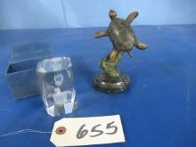 TURTLE STATUE AND GLASS PAPER WEIGHT OF TURTLE